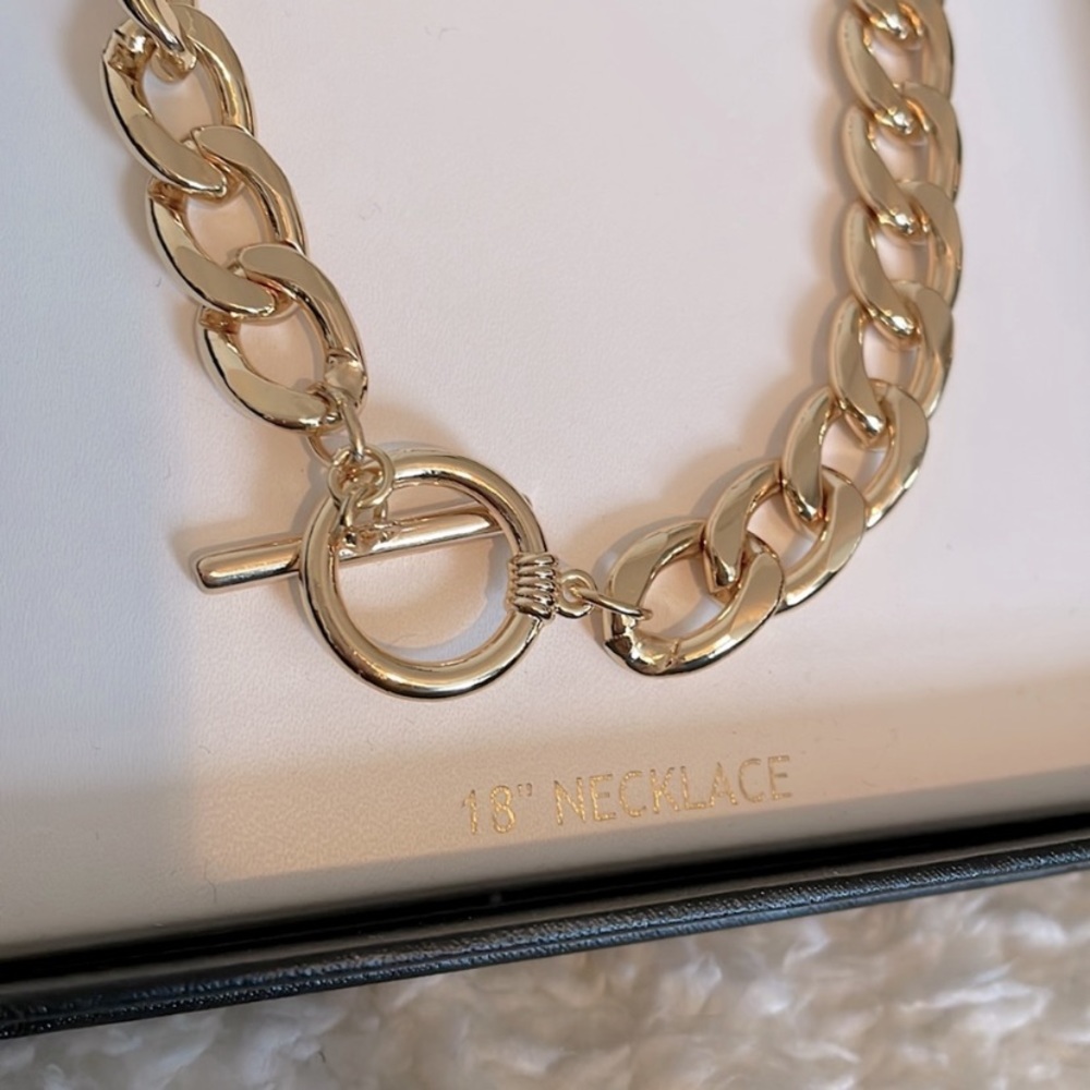 House of Harlow | NWT Gold Link Necklace - Picture 2 of 4